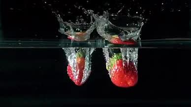 新鲜水果落水的画面视频的预览图